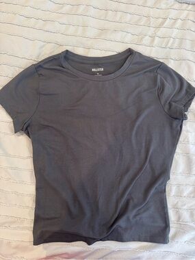 Hollister Women's Short-Sleeve Crewneck Tee — Charcoal